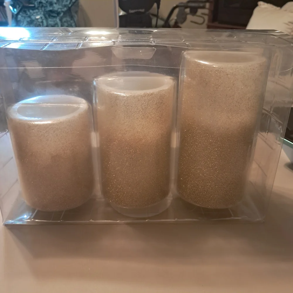 NIB Elegant Wonder‎ 3-Pack LED Glitter Pillar Candle Set - Cream